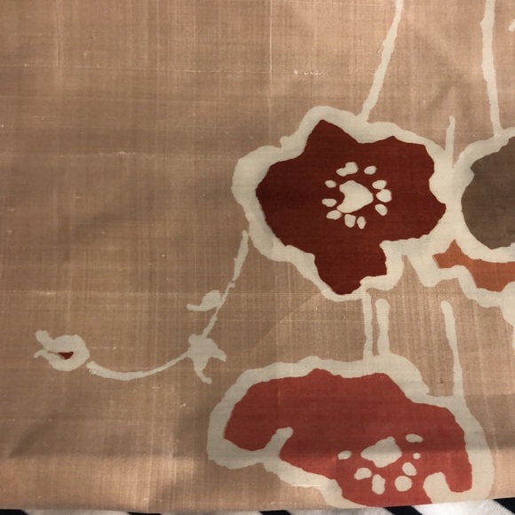 Jim Thompson Stunning Thai Silk Scarf Wrap. Elegant Poppy Flowers Design - Picture 5 of 8